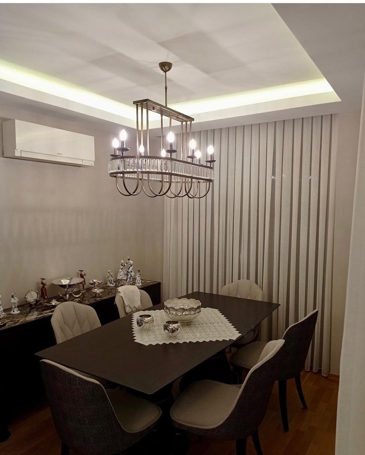 Doğrusal Kafes Detaylı Kristal Taşlı Yemek Masası Sarkıtı